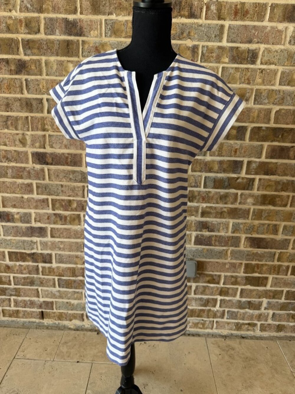 Vineyard Vines cap sleeve shirt dress cotton v-neck size medium nautical coastal